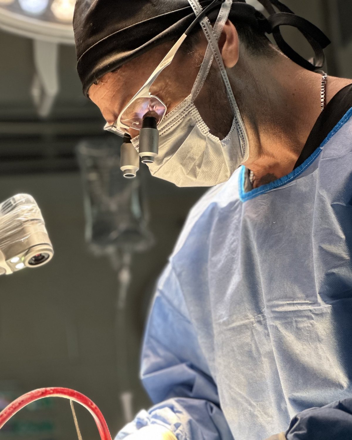 Dr. Lucas Rueda en quirófano